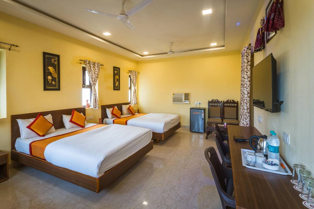 In-room safe, soundproofing, free WiFi, bed sheets