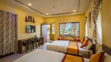 Royal Family Room | In-room safe, soundproofing, free WiFi, bed sheets