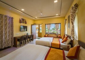 Royal Family Room | In-room safe, soundproofing, free WiFi, bed sheets