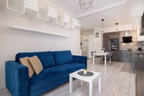 Apartment, 1 Bedroom, Kitchen, Garden View | Living room