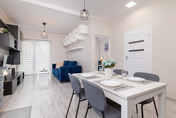 Apartment, 1 Bedroom, Kitchen, Garden View | Living area