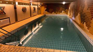 Innenpool, beheizter Pool