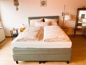 1 Schlafzimmer, Schreibtisch, Reisekinderbett, kostenloses WLAN