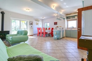 TV - Villa Ana with large pool (Policnik)