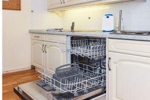 雪櫃、微波爐、爐具、洗碗機