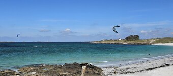 Renovated house, quiet, with large garden near beaches and GR34