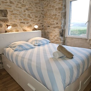 3 bedrooms, iron/ironing board, free WiFi, bed sheets