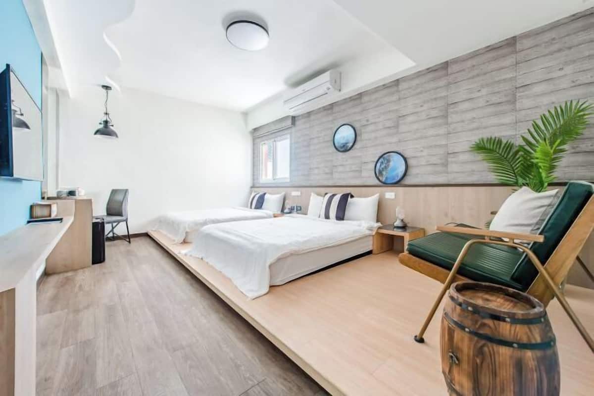 Blackout curtains, free WiFi, bed sheets