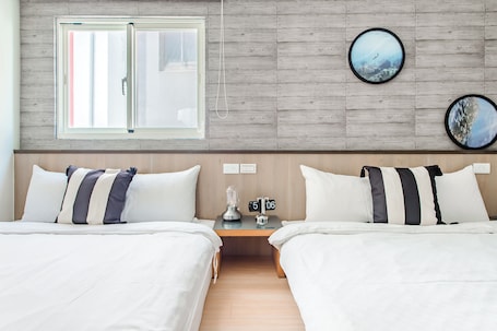 Superior Quadruple Room | Blackout drapes, free WiFi, bed sheets