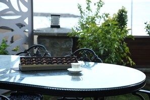 Outdoor dining - DREAMS INN LUXURY RESIDENCES & LIFESTYLE الفندق / طرابزون (yalıncak)