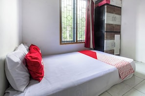 Deluxe Double Room | Free WiFi, bed sheets - Hotel O Lestari Homestay (Kotaraja)