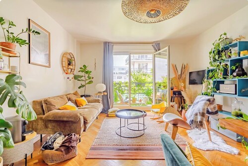 Large Two-bedroom Flat to Rent in Paris,100m From Beautiful Buttes Chaumont Parc