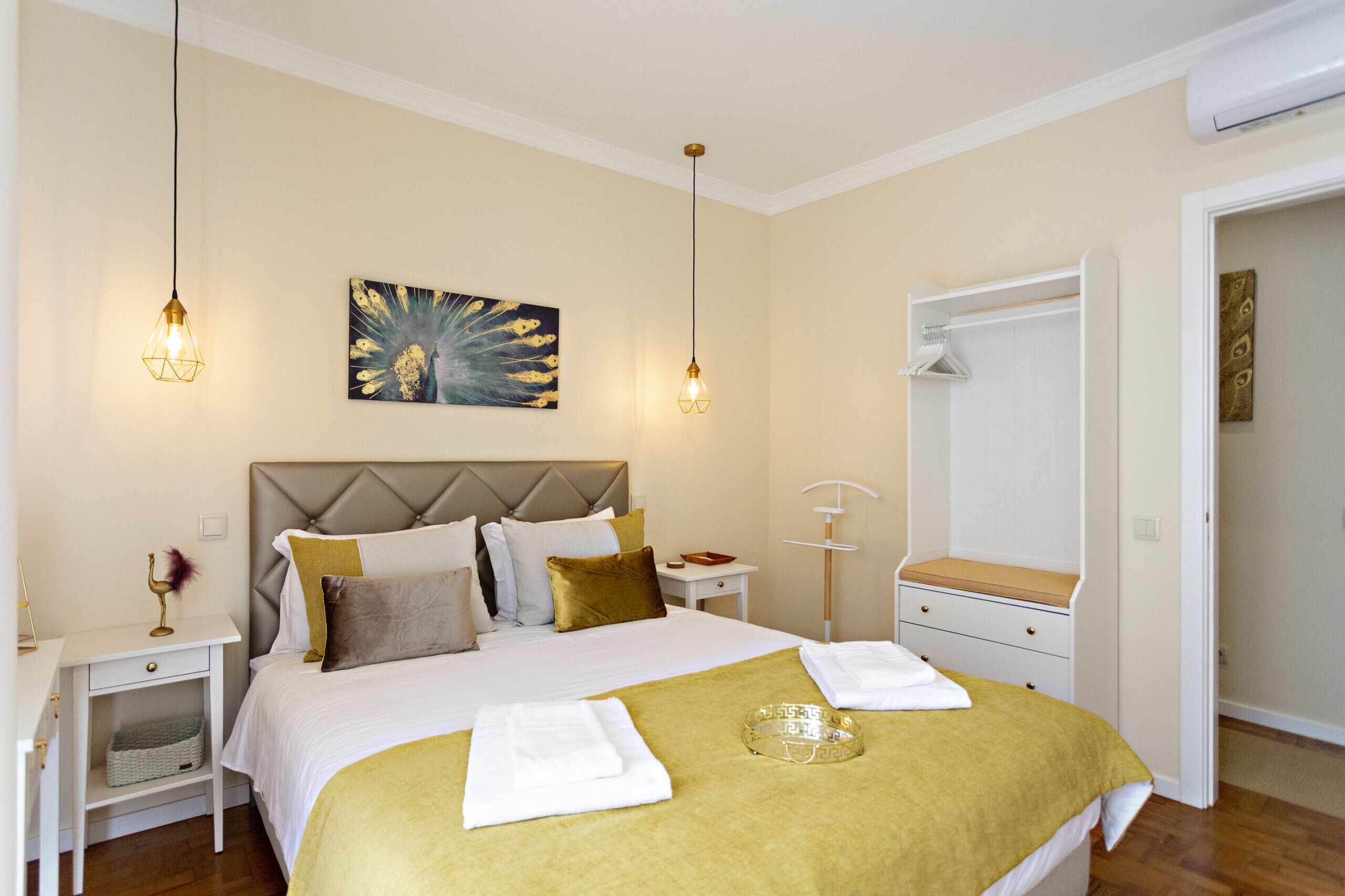 3 slaapkamers, een strijkplank/strijkijzer, gratis wifi, beddengoed