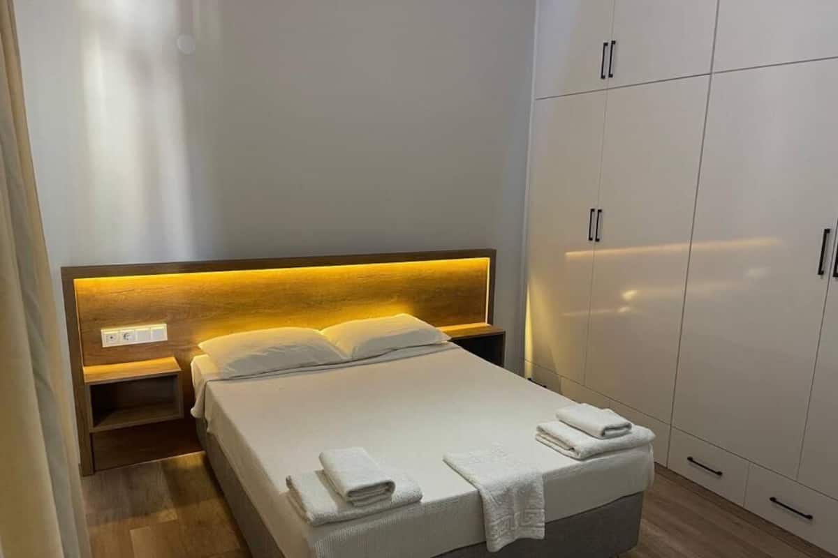 1 chambre, minibar, draps fournis
