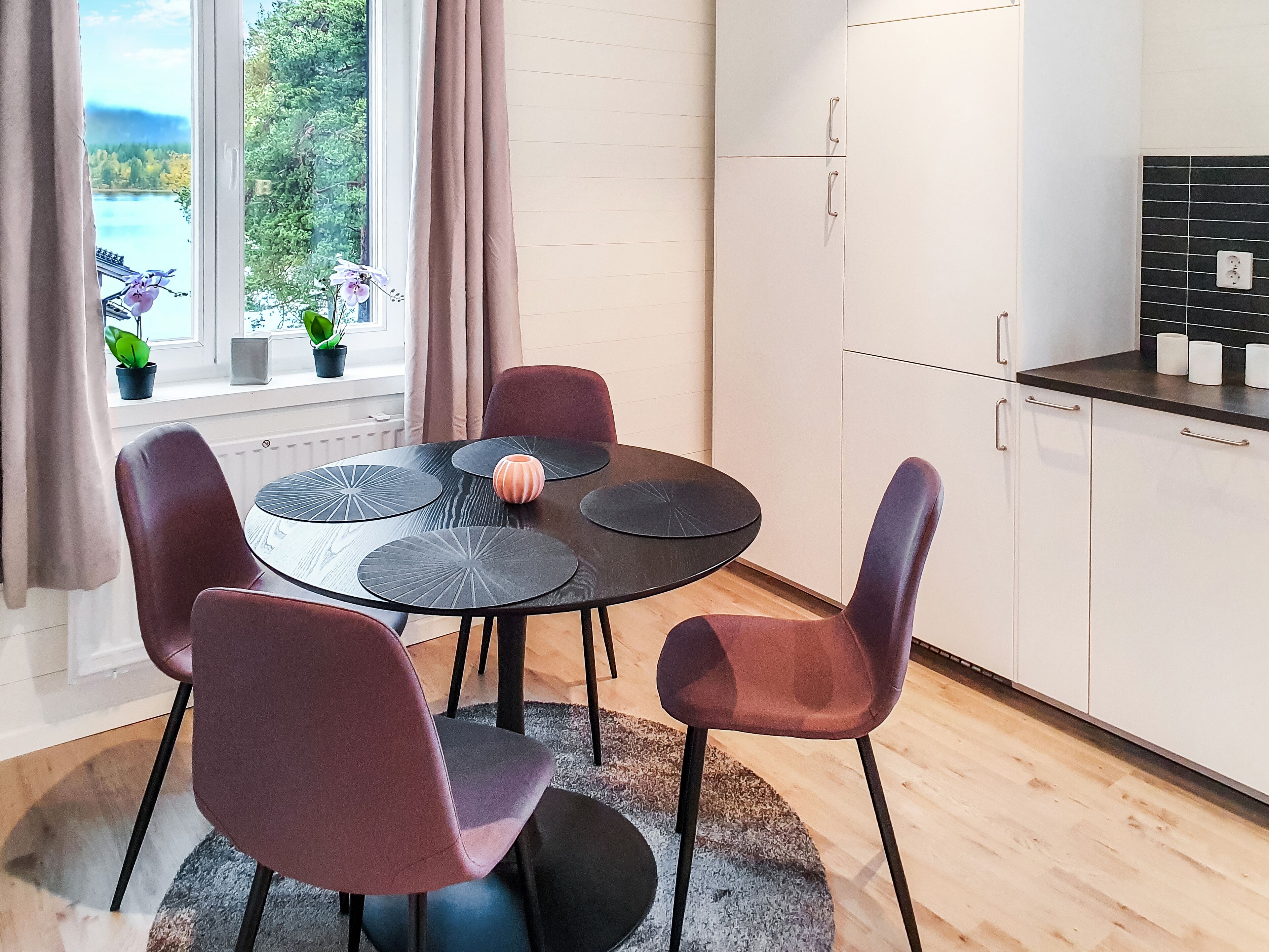 Leilighet – comfort | Eget kjøkken | Kjøleskap, ovn, kokeplater og oppvaskmaskin