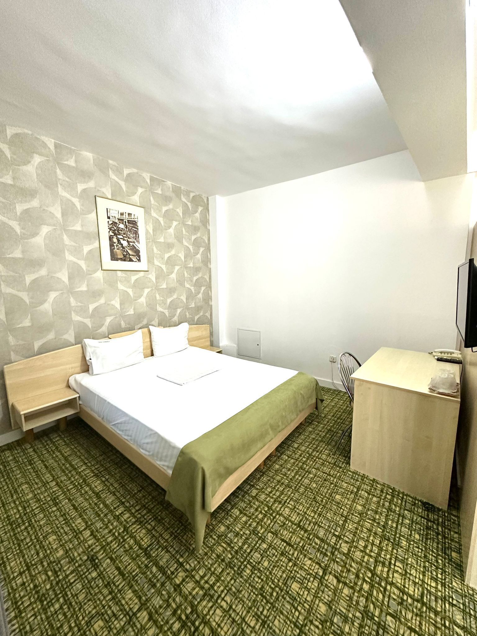 Quarto casal superior | Individualmente decorados, individualmente mobiliados, escrivaninha