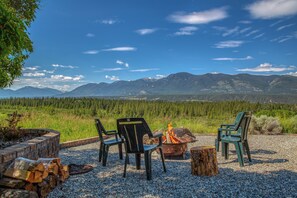Property grounds - CLIFF CABIN Family Friendly|Hot Tub|Spectacular Views (Fairmont Hot Springs)