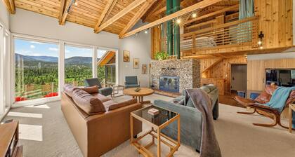 Cliff Cabin | Hot Tub | Spectacular Views