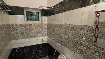 Deluxe Room | Bathroom