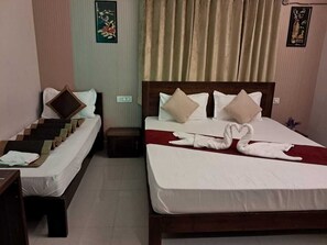 Superior Room | Free WiFi - Shreem Homestay (Dehradun)