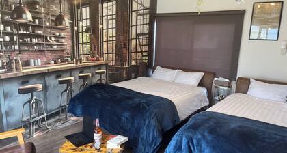 Accommodates 13 people Convenient access to Nagoya, Nagashima, and Ise 3 free parking spaces Family size guesthouse with terrace