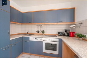 Kühlschrank, Ofen, Herdplatte, Geschirrspüler