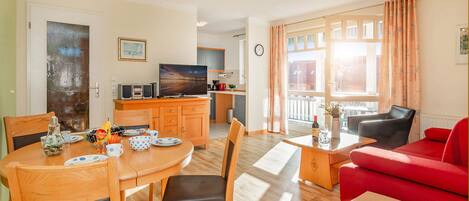 TV, libri, impianto stereo