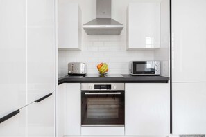 Fridge, microwave, oven, stovetop - Modern 1BR with Balcony by Soho (London)