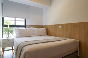 3 Schlafzimmer, Schreibtisch, Bügeleisen/Bügelbrett, WLAN