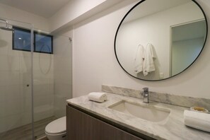 Bruser, hårtørrer, håndklæder