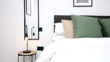 2 bedrooms, desk, iron/ironing board, internet