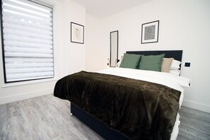 2 bedrooms, desk, iron/ironing board, Internet