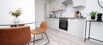 Cohost Partners Modern 2BR Apartment Free Parking