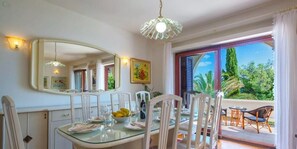 Apartment (Sea front - with pool - H(15+2)) | Dining