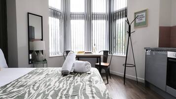 1 quarto, escrivaninha, ferros/tábuas de passar roupa, Wi-Fi