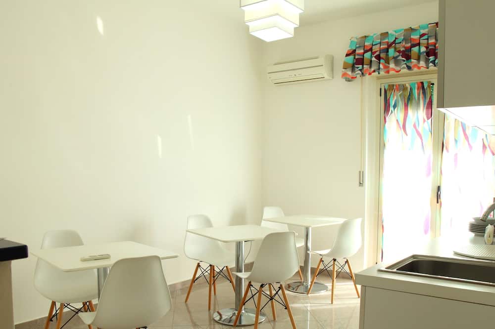 BEAUTY HOUSE