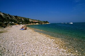 Beach - Lion - Free Parking - A4 (Umag)