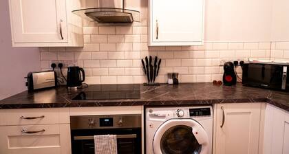 Cohost Partners Chapel Retreat | King Bed | Swansea