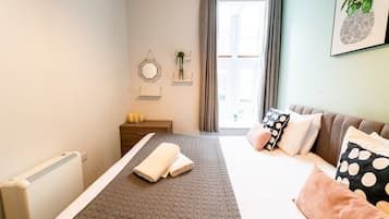 1 soveværelse, skrivebord, strygejern/strygebræt, internetforbindelse