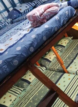 4 bedrooms, WiFi, bed sheets - Feel the breeze of Baguio..Stay with us and enjoy the simple things in life.. (Baguio)