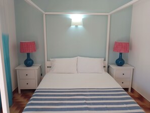 2 عدّة غرف نوم ومكواة/لوح كي وواي فاي مجانًا وملاءات أسرّة