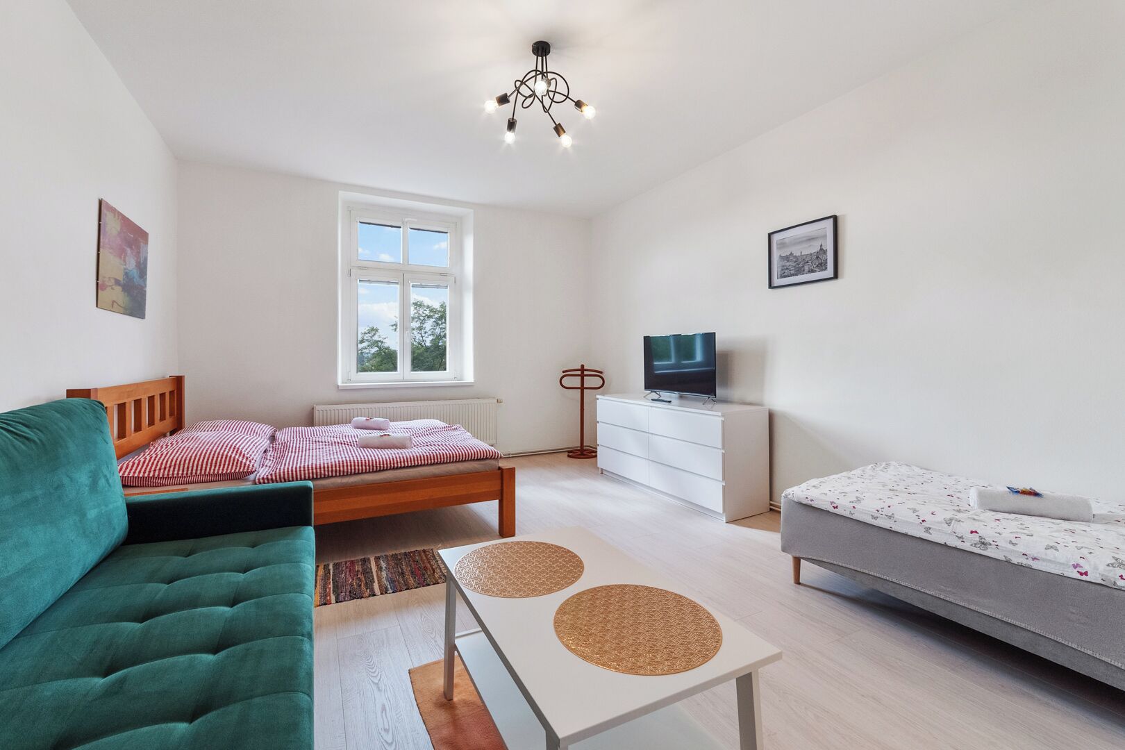 3 bedrooms, desk, travel crib, free WiFi