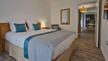 Apartment, 2 Bedrooms | 2 bedrooms, in-room safe, blackout curtains, soundproofing
