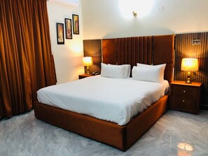 Deluxe Double Room | Free WiFi, bed sheets