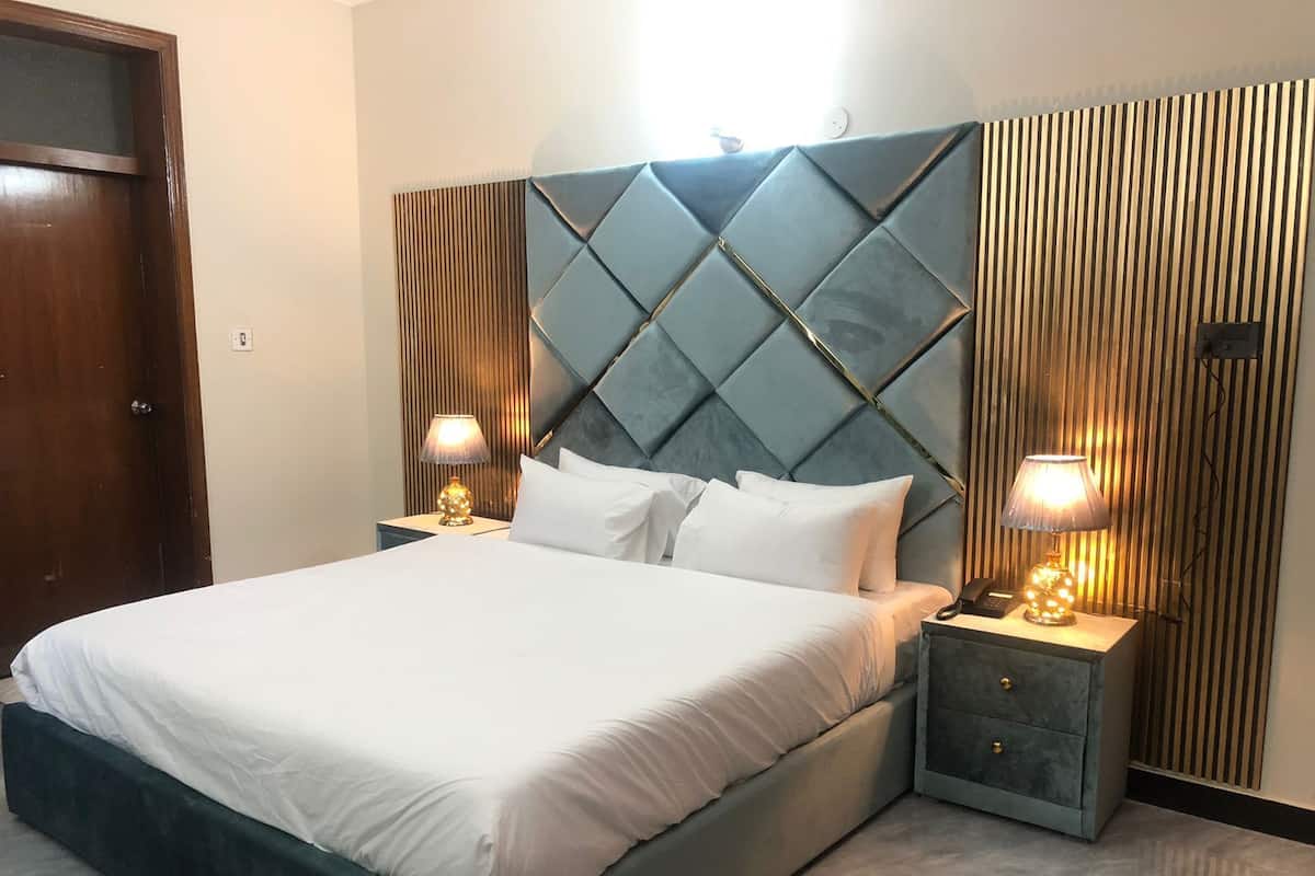 Deluxe Double Room | Free WiFi, bed sheets