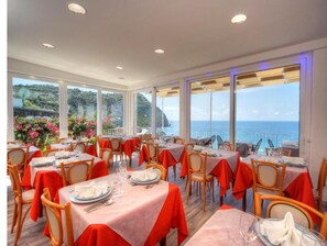 Habitación, 1 habitación, balcón, vista al jardín | Restaurantes