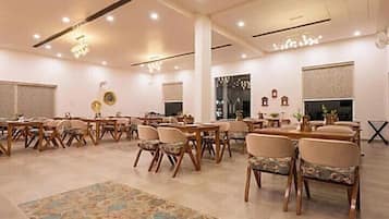 Café da manhã com buffet grátis todos os dias