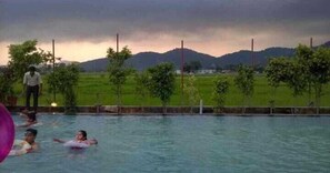 Outdoor pool - Eiyuu Hotels & Resort™ - Corbett (Ramnagar)