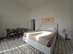 1 bedroom, iron/ironing board, WiFi, bed sheets - La Terrazza - Capri Center (Capri)