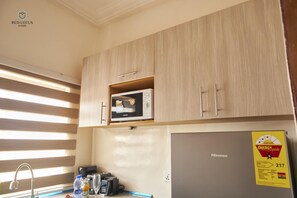 Private kitchen - Stunning Love Nest Studio Apartment@Red Lotus Oasis (Accra)